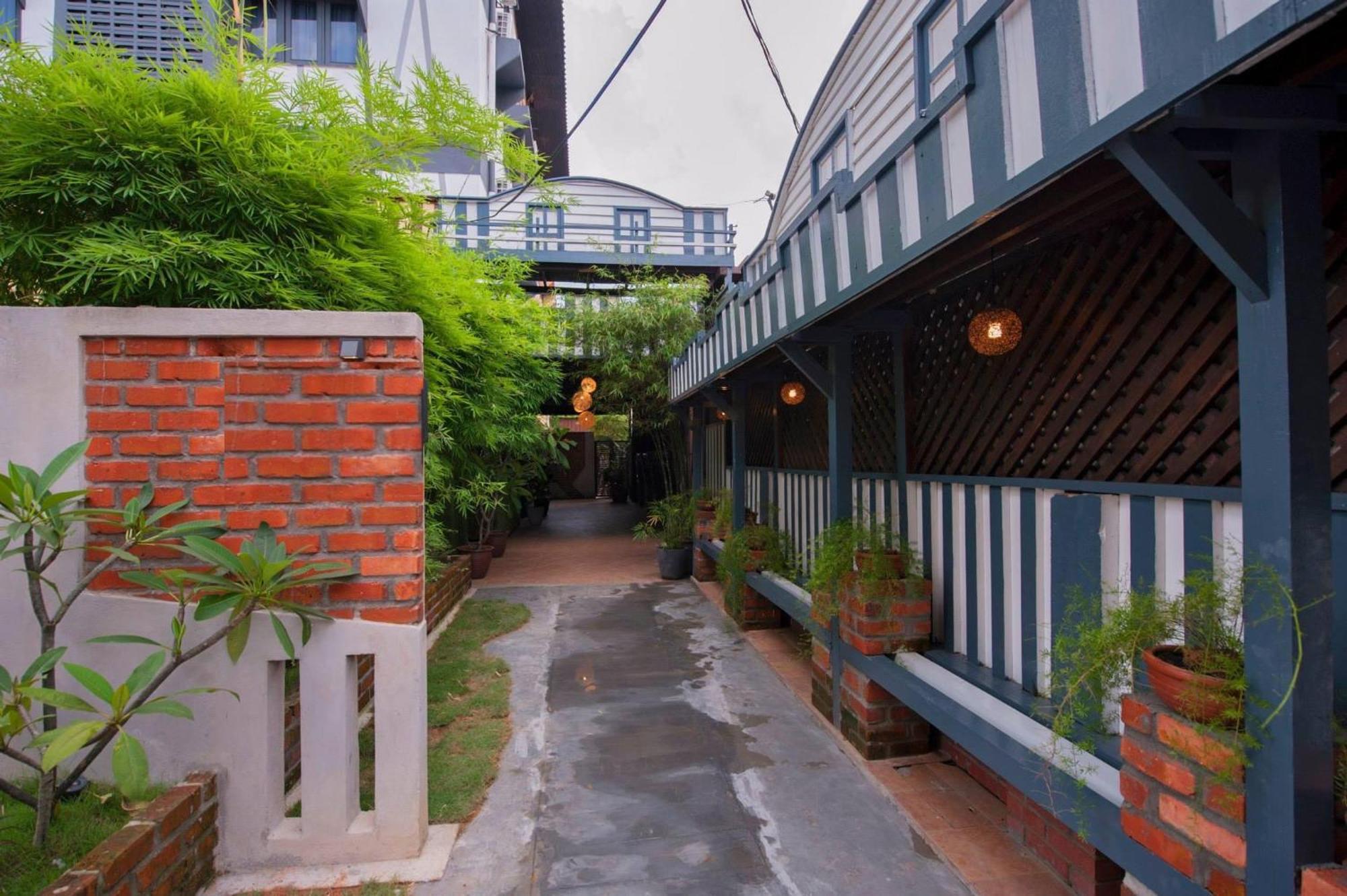 Redstone Boutique Hotel *